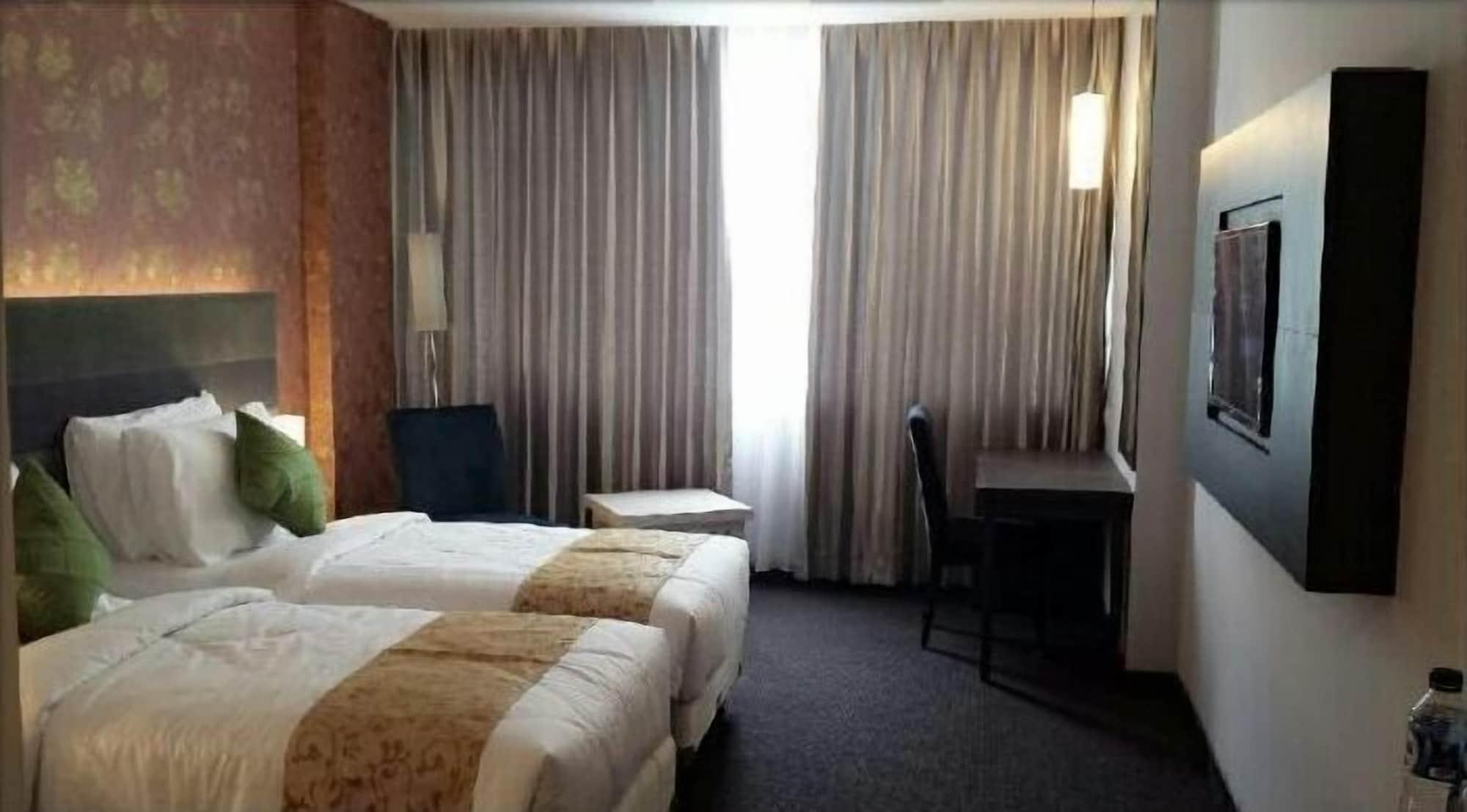 Tjokro Hotel Pekanbaru Ngoại thất bức ảnh